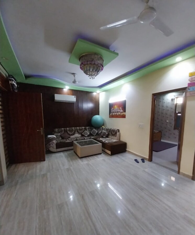Living Room, sector 91 3 Bedroom 200 Sq.Yd. Builder Floor In Sector 91 Faridabad 8937468