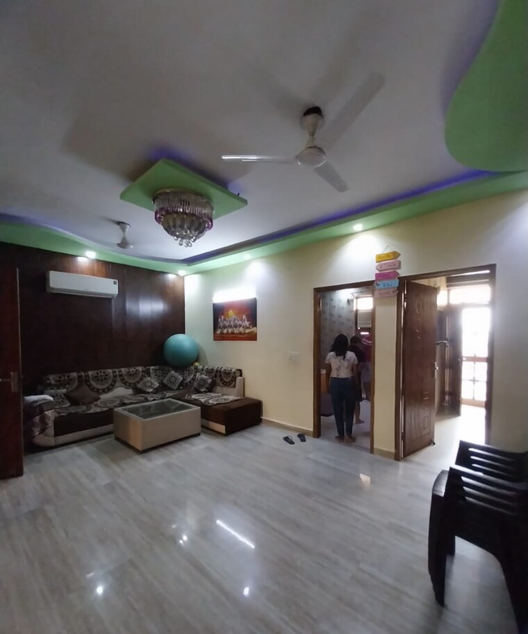 Living Room, sector 91 3 Bedroom 200 Sq.Yd. Builder Floor In Sector 91 Faridabad 8937468