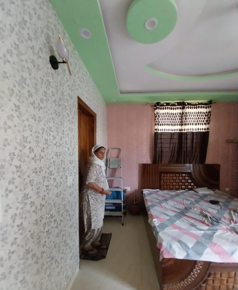 Bedroom, sector 91 3 Bedroom 200 Sq.Yd. Builder Floor In Sector 91 Faridabad 8937468