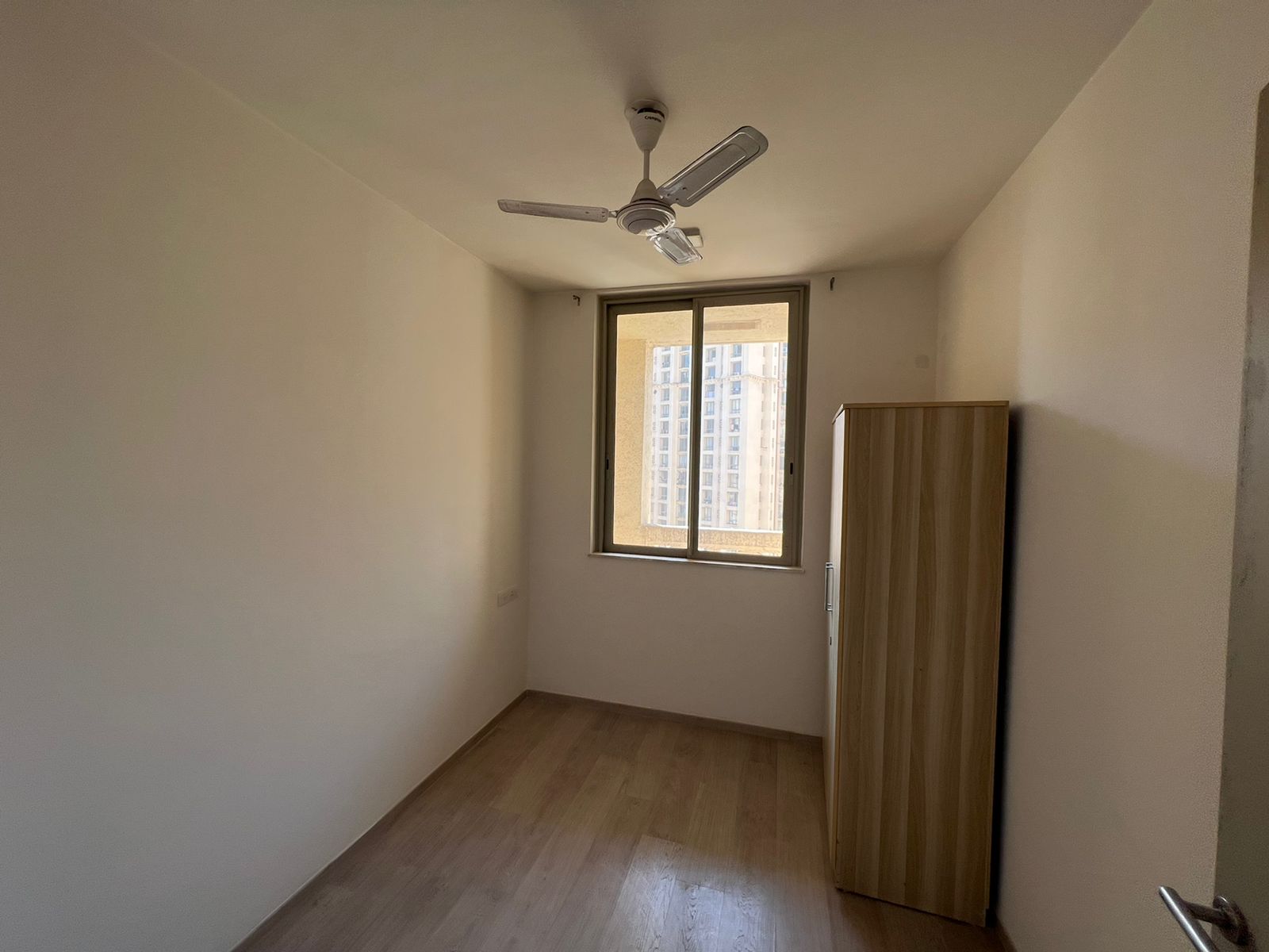 3 BHK + Extra Room Apartment For Rent in Hiranandani Eagleridge Wing B