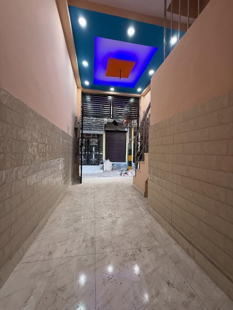  Parking, sector 29 3 Bedroom 2700 Sq.Ft. Builder Floor In Sector 29 Faridabad 8937494