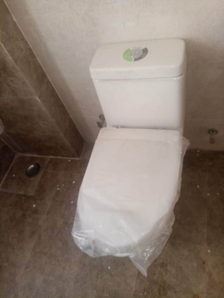 Bathroom, klj-greens 3.5 Bedroom 1707 Sq.Ft. Apartment In Sector 77 Faridabad 8937552