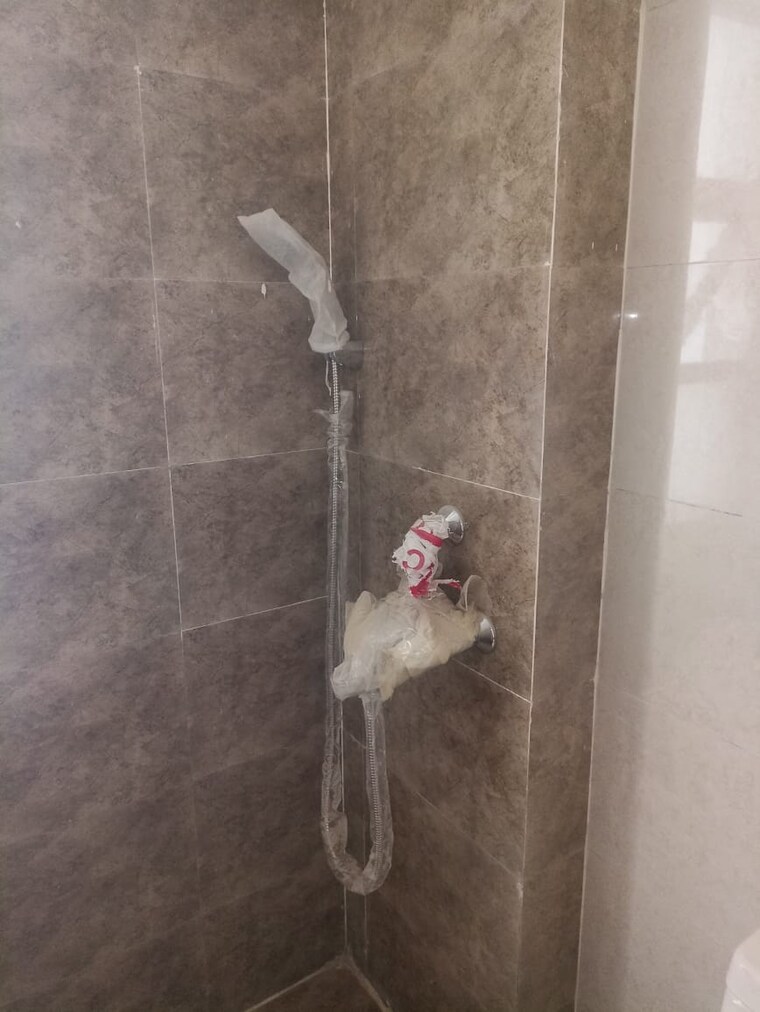 Bathroom, klj-greens 3.5 Bedroom 1707 Sq.Ft. Apartment In Sector 77 Faridabad 8937552