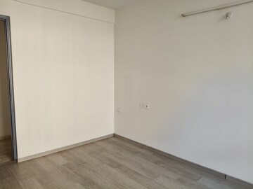 Room in 3 BHK Apartment at One Hiranandani Park, Ghodbunder Road – for Rent