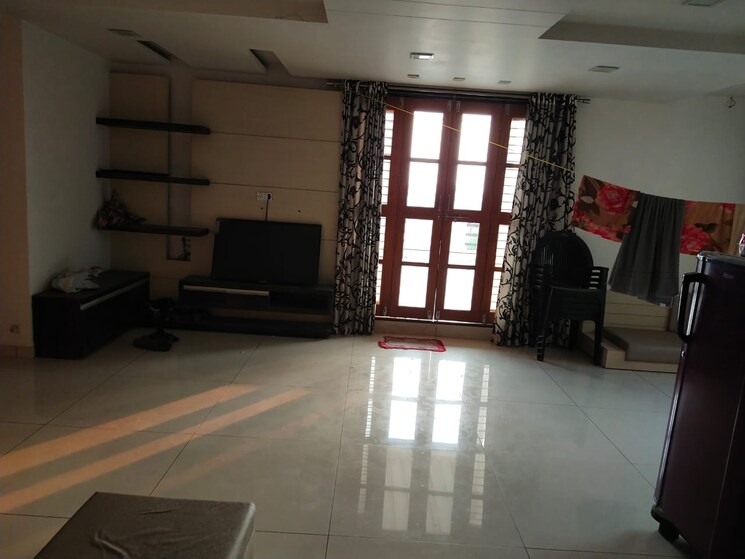 Room, khodiyar nagar 2 Bedroom 1200 Sq.Ft. Penthouse In Khodiyar Nagar Vadodara 8937543