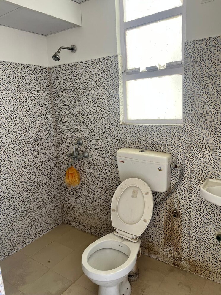Bathroom, uday-arden-45 2 Bedroom 1500 Sq.Ft. Builder Floor In Sector 45 Gurgaon 8937561