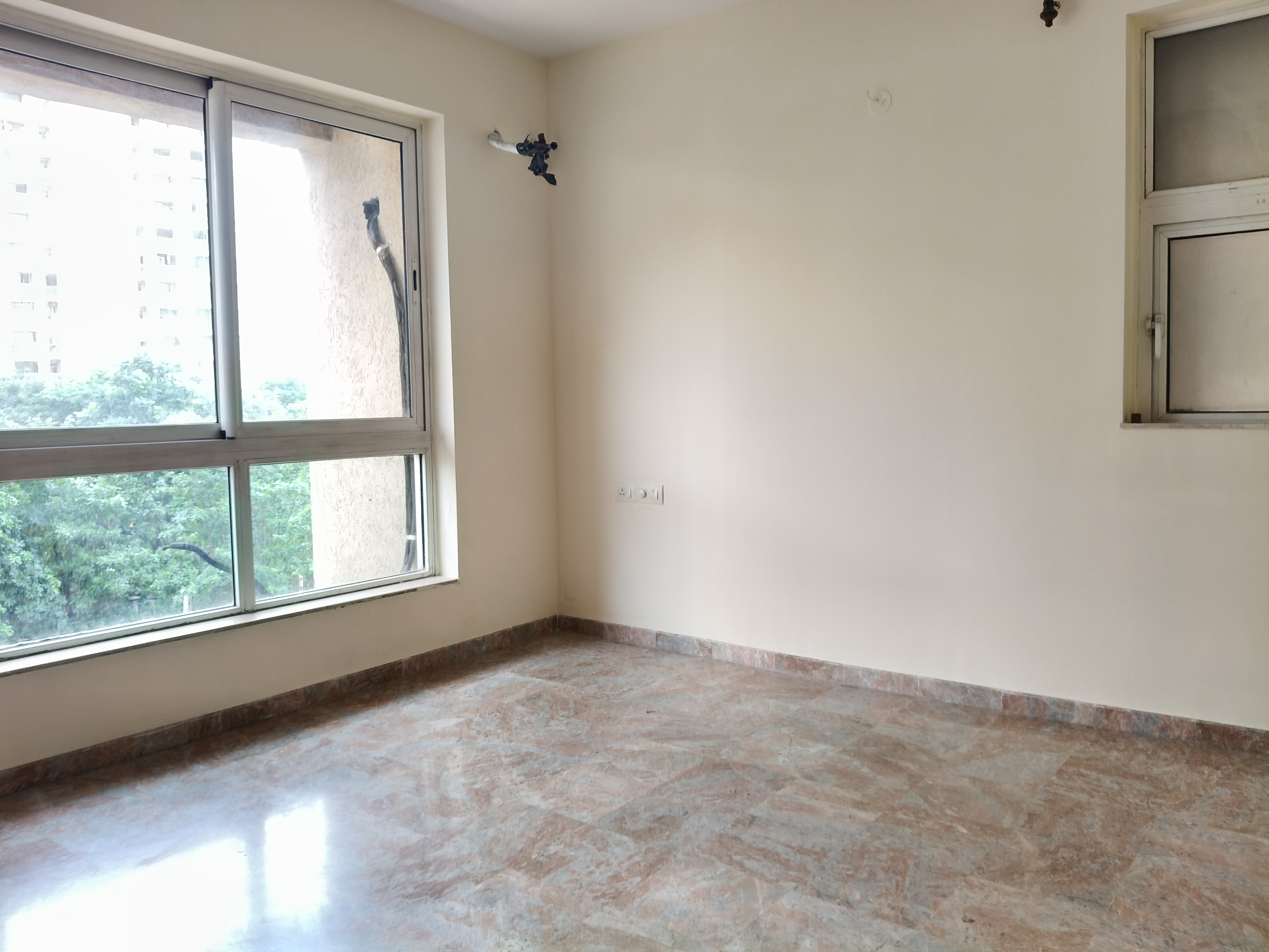 3 BHK + Extra Room Apartment For Rent in Hiranandani Estate