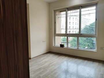 Room in 3 BHK Apartment at Hiranandani Estate, Ghodbunder Road – for Rent