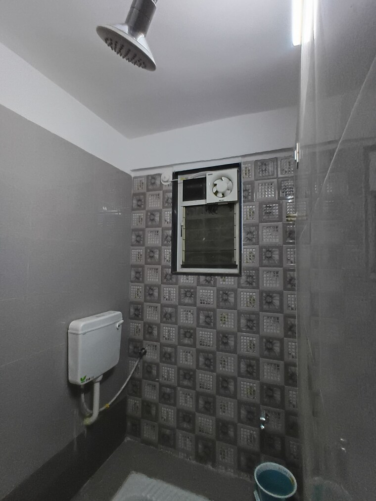 Bathroom, raheja-vistas-phase-3 2 Bedroom 801 Sq.Ft. Apartment In Mohammadwadi Pune 8937606