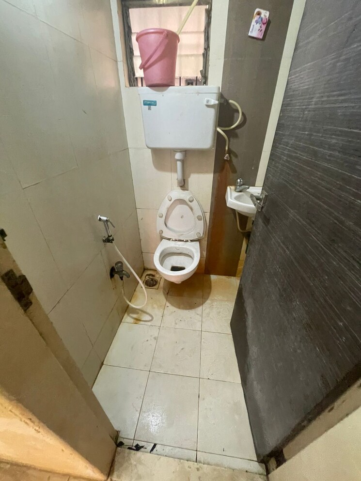 Bathroom, ravi-group-gaurav-woods-2 2 Bedroom 1000 Sq.Ft. Apartment In Mira Road Thane 8937601