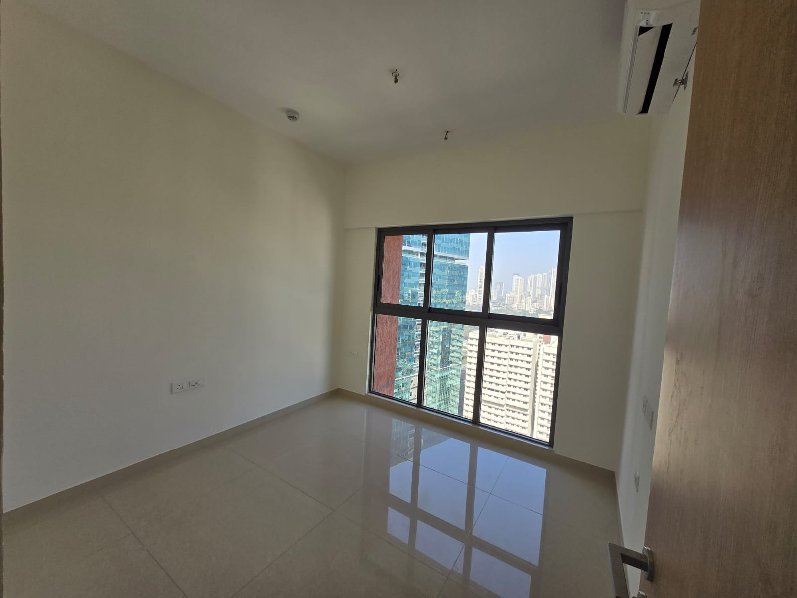 2 BHK Apartment For Rent in Mermit Tower
