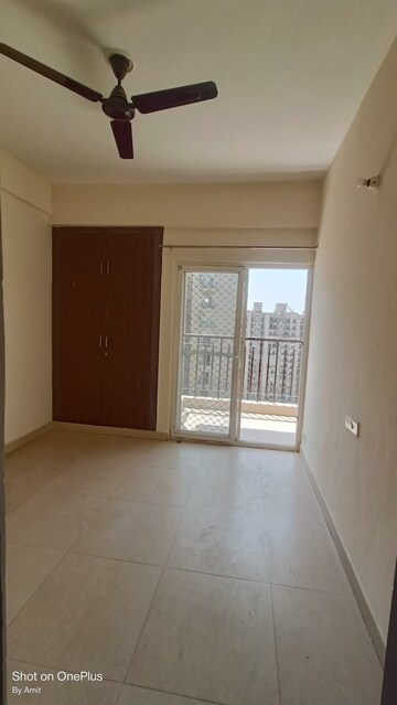 Room in 2 BHK Apartment at Aims Golf Avenue II, Sector 75 – for Rent