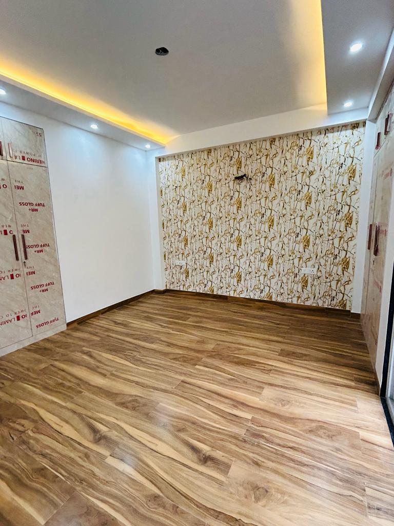 3 BHK + Servant Room Builder Floor For Rent in Sushant Lok III