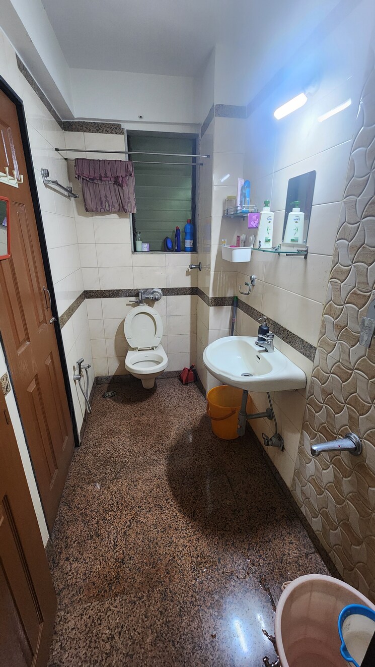 Bathroom, ghatkopar west 2 Bedroom 750 Sq.Ft. Apartment In Ghatkopar West Mumbai 8937896
