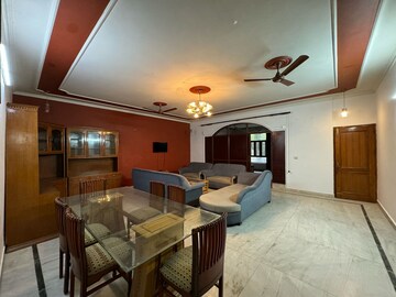 Living Room in 3 BHK Villa at Sector 51 – for Rent
