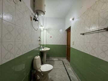 Bathroom in 3 BHK Villa at Sector 51 – for Rent