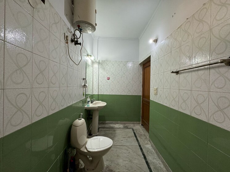 Bathroom, sector 51 3 Bedroom 3500 Sq.Ft. Villa In Sector 51 Noida 8938001