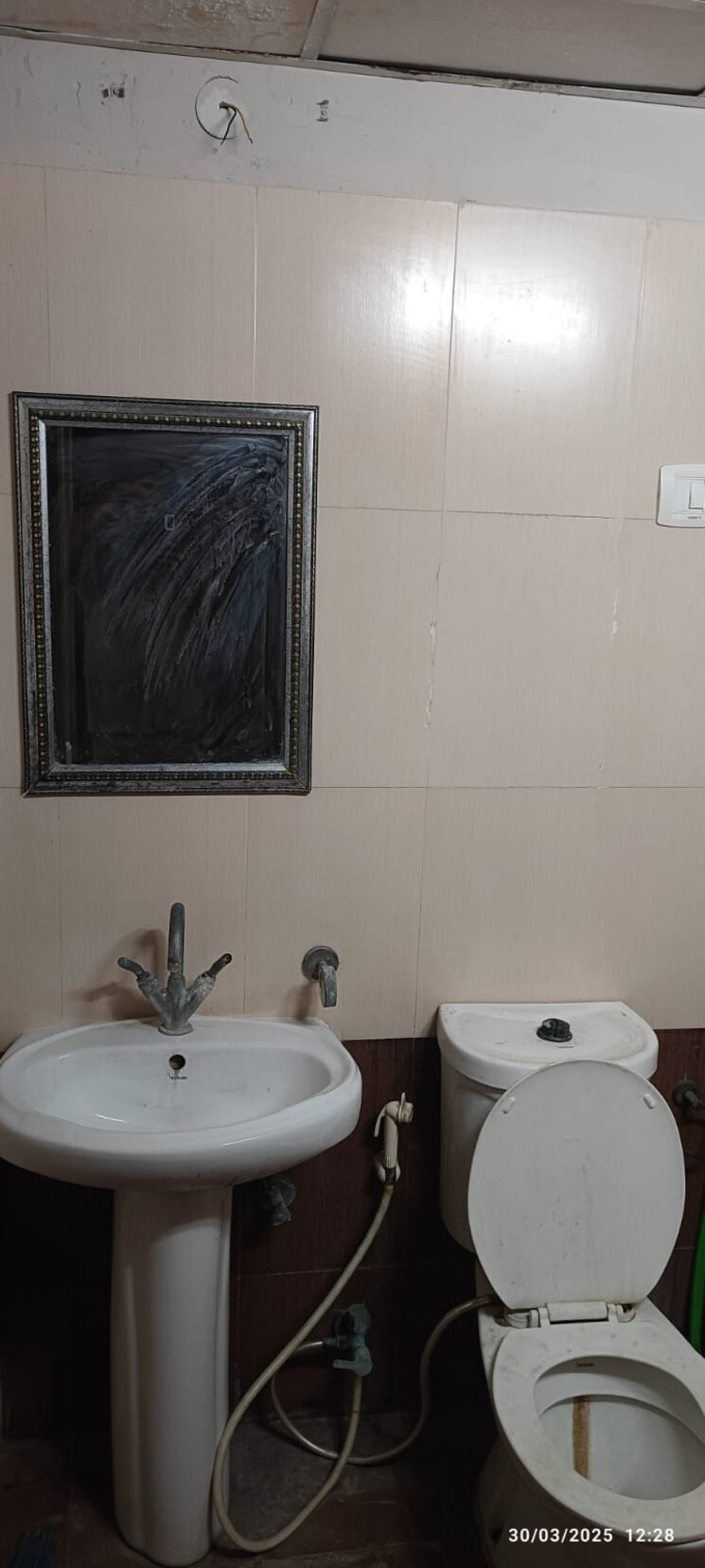 Bathroom, antriksh-golf-view 3 Bedroom 1490 Sq.Ft. Apartment In Sector 78 Noida 8938037