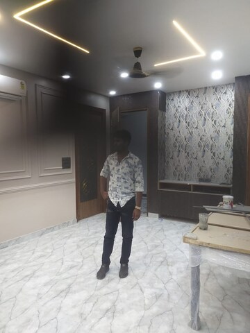 Parking in 3 BHK Villa at Sector 41 – for Rent