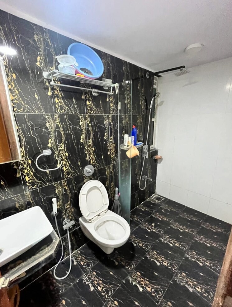 Attached Bathroom, dn nagar 2 Bedroom 721 Sq.Ft. Apartment In Dn Nagar Mumbai 8938048