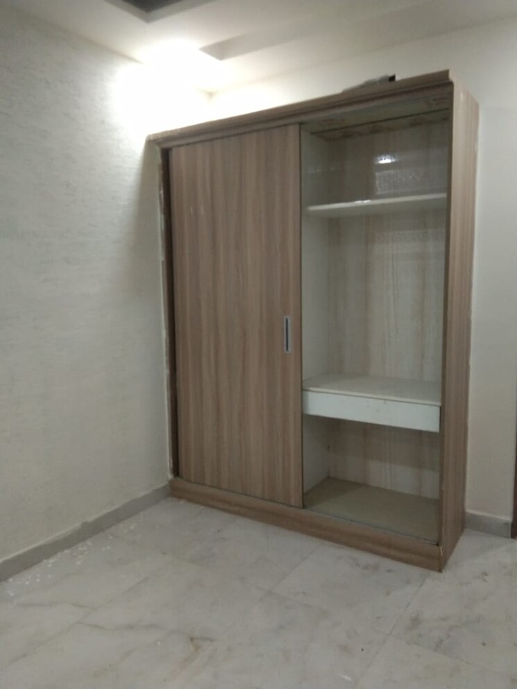 Room, sector 73 2 Bedroom 1100 Sq.Ft. Builder Floor In Sector 73 Noida 8938056