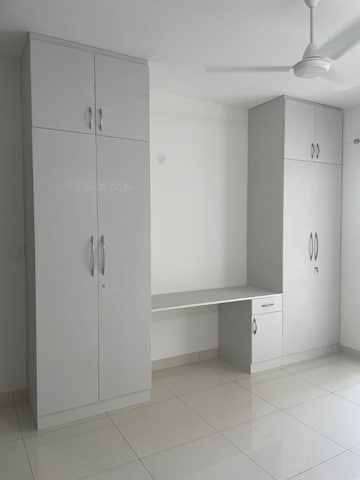 Room in 2 BHK Apartment at Puravankara Palm Beach, Hennur – for Rent