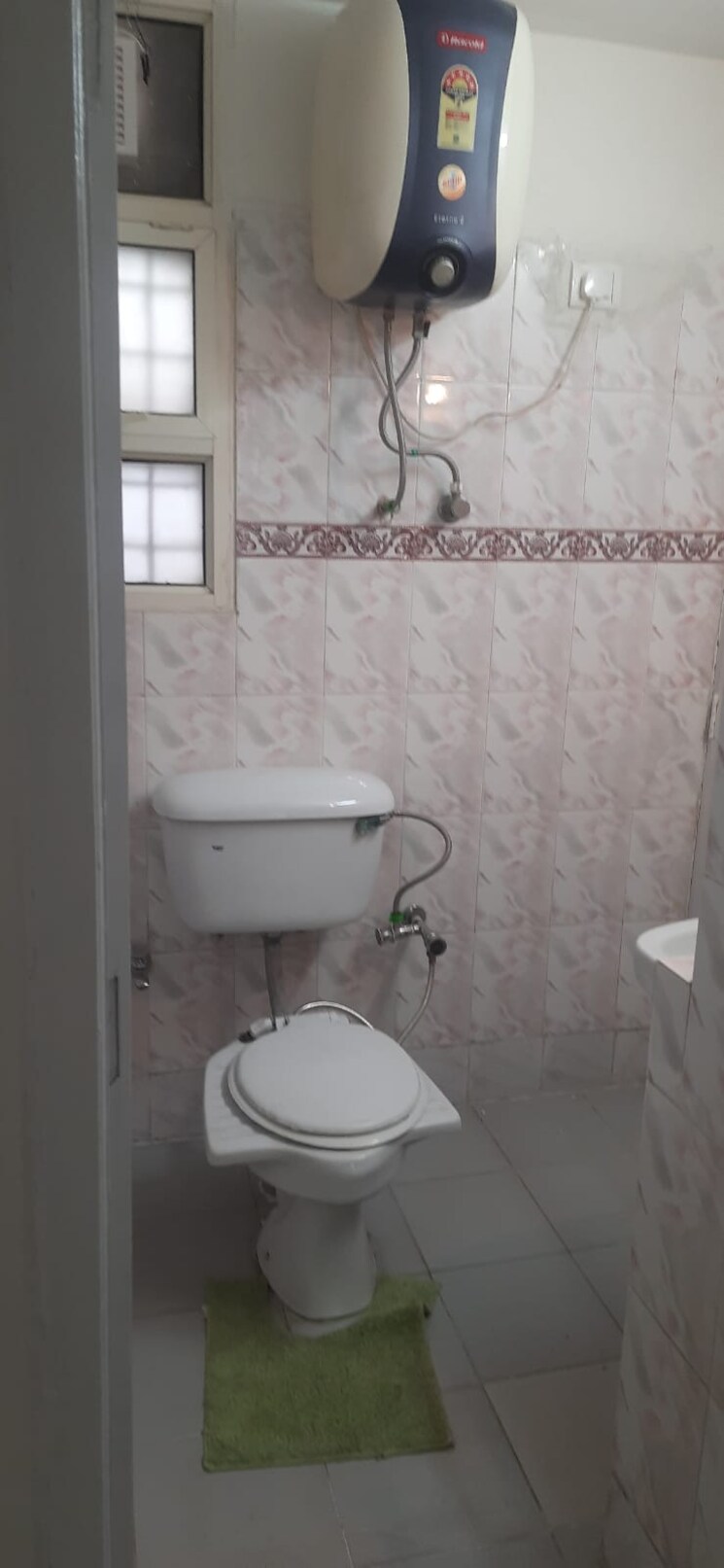Bathroom, sushant lok i 3 Bedroom 185 Sq.Yd. Builder Floor In Sushant Lok I Gurgaon 8938075