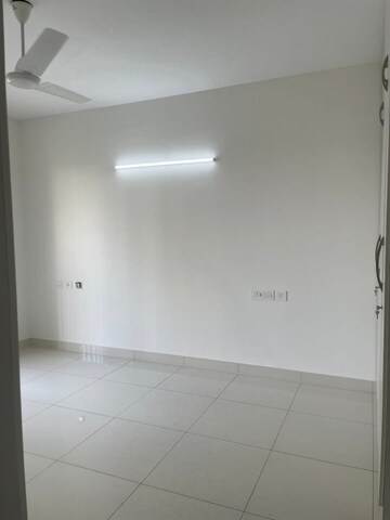 Room in 2 BHK Apartment at Purva Palm Beach, Hennur Road – for Rent