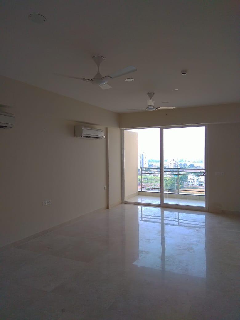 3.5 BHK + Pooja Room,Servant Room Apartment For Rent in Tata La Vida