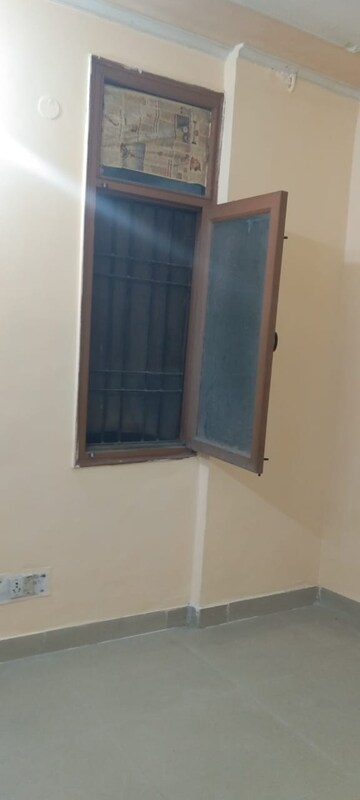 Room in 1 BHK Builder Floor at Kishangarh – for Rent