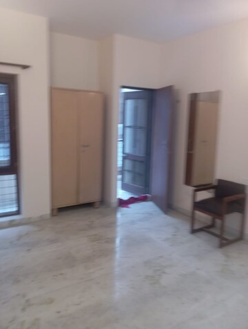 Living Room in 2 BHK Builder Floor at Sector 14 – for Rent