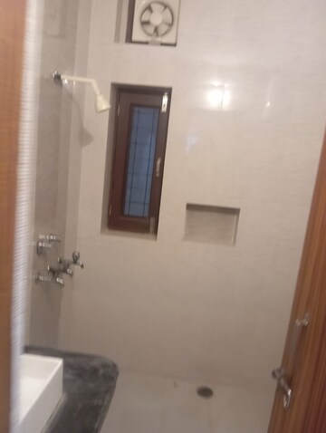 Room in 2 BHK Builder Floor at Sector 14 – for Rent