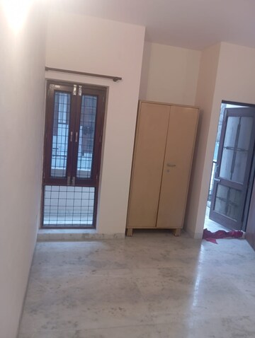 Room in 2 BHK Builder Floor at Sector 14 – for Rent