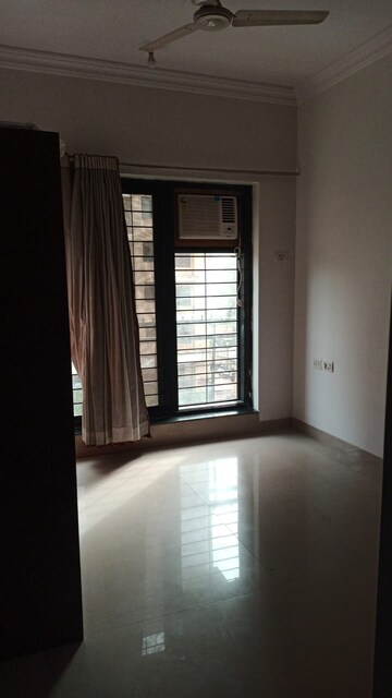 Room in 2 BHK Apartment at K Raheja Heights, Malad East – for Rent