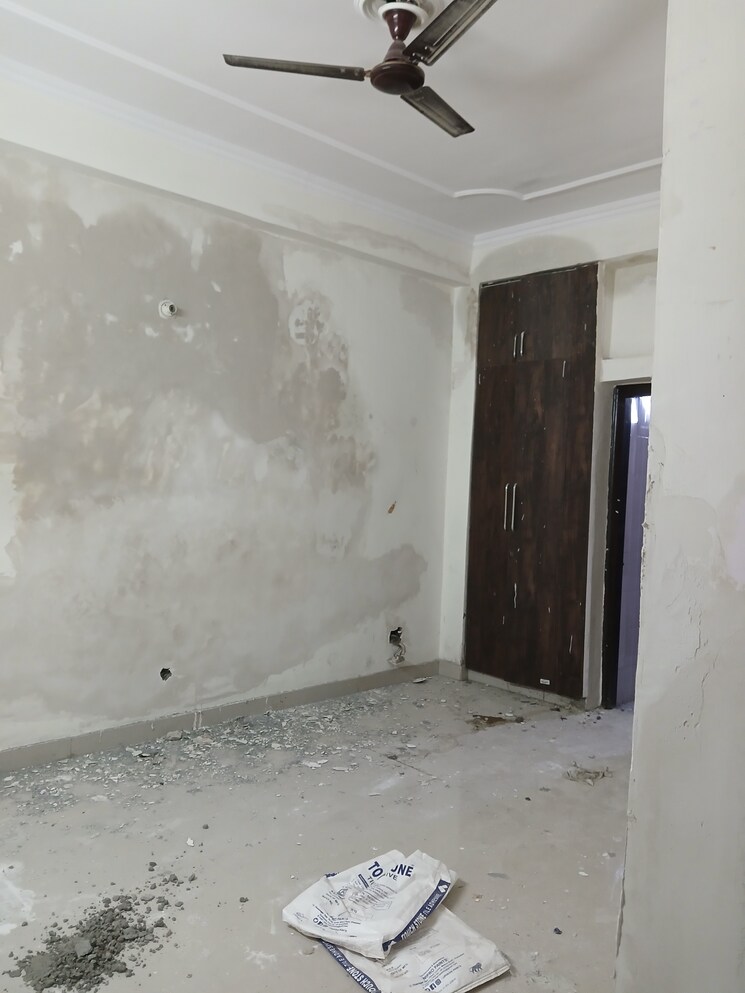 Balcony, rwa-apartments-sector-122 2.5 Bedroom 162 Sq.Mt. Villa In Sector 122 Noida 8938121