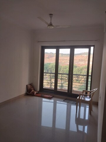 Room in 2 BHK Apartment at Raheja Interface Heights, Malad West – for Sale