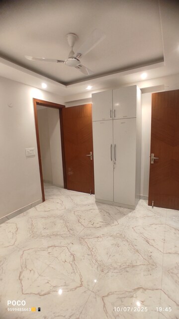 Furnished Amenities in 3 BHK Builder Floor at Kishangarh – for Rent