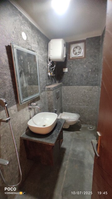 Furnished Amenities in 3 BHK Builder Floor at Kishangarh – for Rent