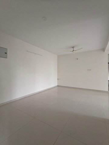 Room in 2 BHK Apartment at Dsr Eden Greens, Varthur – for Sale