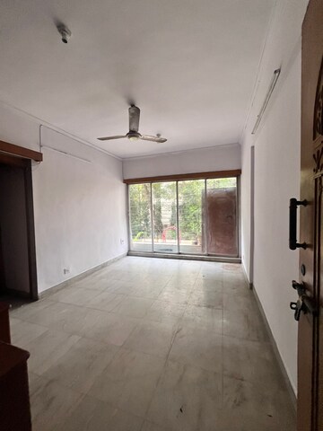 Room in 1 BHK Apartment at Andheri West – for Rent