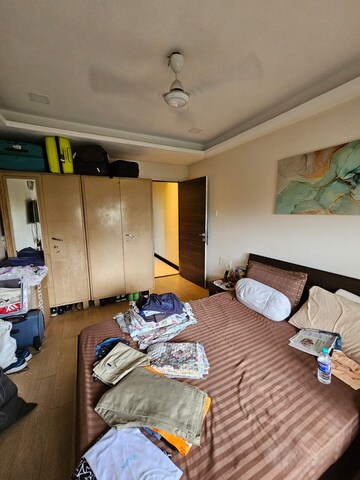 Bedroom in 2 BHK Apartment at Andheri West – for Rent