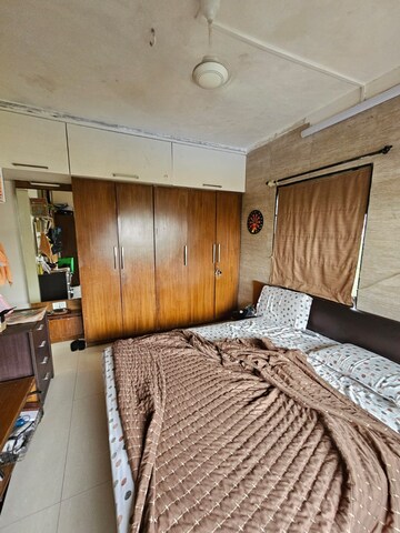 Bedroom in 2 BHK Apartment at Andheri West – for Rent