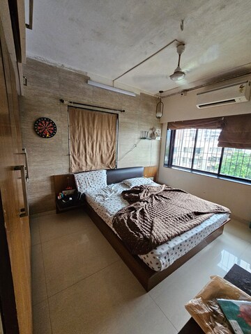 Bedroom in 2 BHK Apartment at Andheri West – for Rent