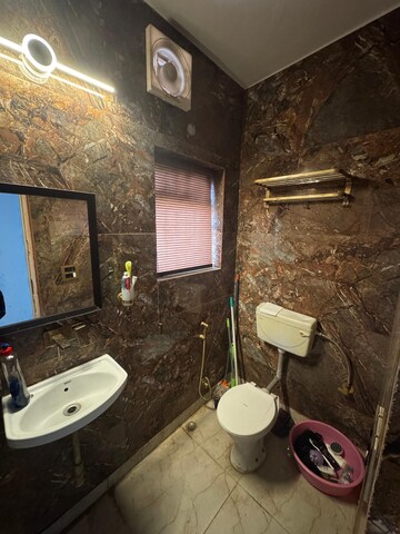 Bathroom in 1 BHK Apartment at Vasant Vihar – for Rent