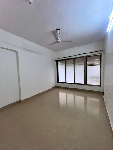 Bedroom in 2 BHK Apartment at Andheri West – for Rent