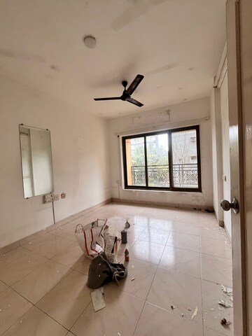 Room in 3 BHK Apartment at Andheri West – for Rent