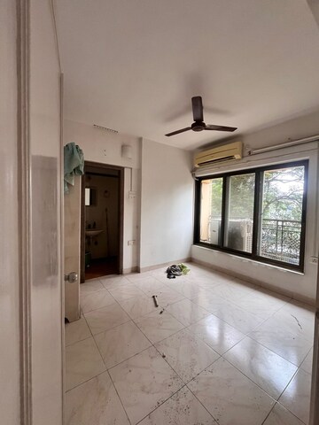 Room in 3 BHK Apartment at Andheri West – for Rent