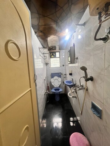 Master Bedroom in 1.5 BHK Apartment at Juhu – for Rent