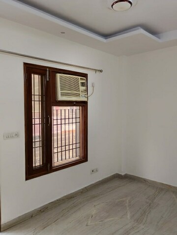 Room in 2.5 BHK Builder Floor at Ramesh Nagar – for Rent
