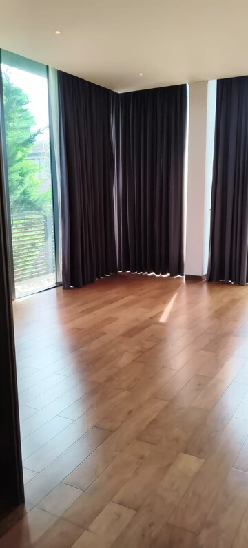 Room in 5 BHK Villa at Embassy Boulevard, Yelahanka – for Rent